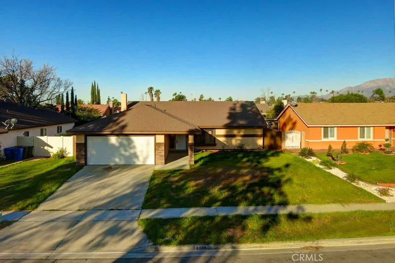 8860 Frankfort, Fontana, CA 92335