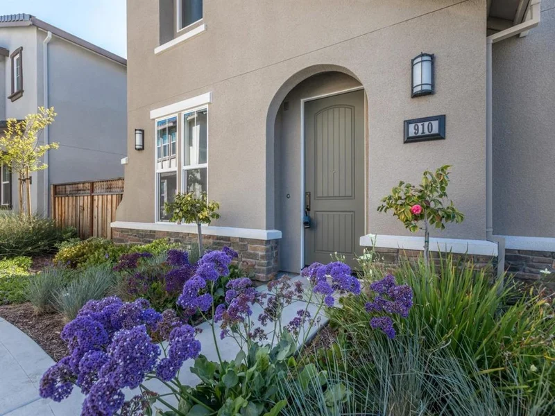 910 Holly, East Palo Alto, CA 94303