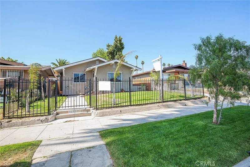 1233 52nd, Los Angeles, CA 90037