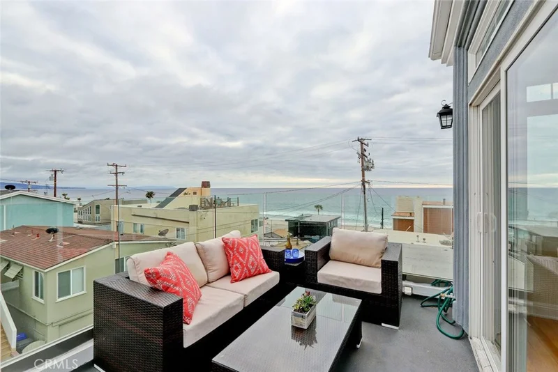 123 44th, Manhattan Beach, CA 90266