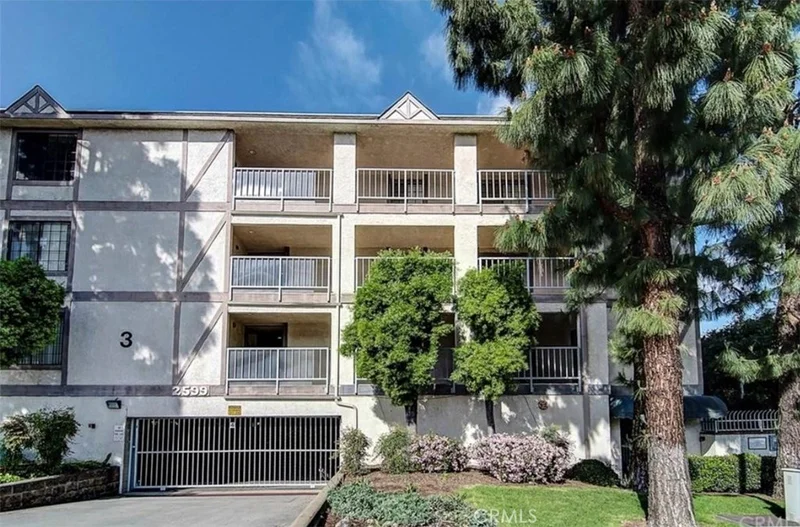 2599 Walnut #140, Signal Hill, CA 90755