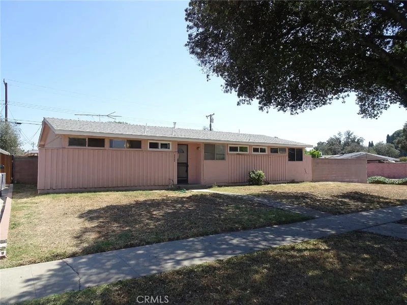 2600 Santa Fe, Fullerton, CA 92831