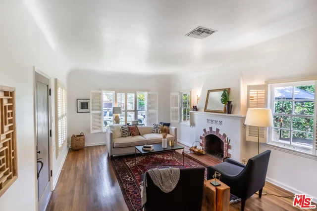 10447 Bloomfield, Toluca Lake, CA 91602