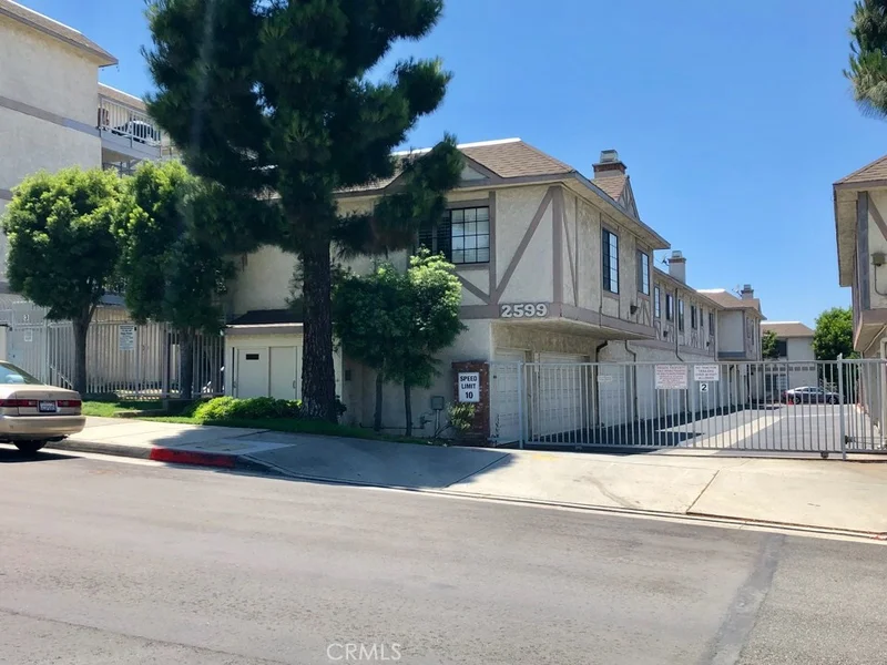 2599 Walnut #213, Signal Hill, CA 90755