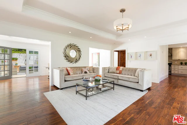 2250 Bowmont Drive, Beverly Hills, CA 90210