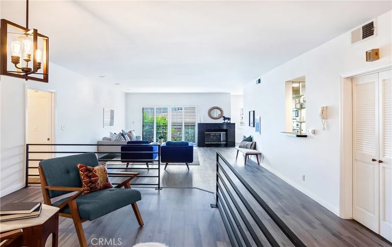 11737 Darlington #204, Los Angeles, CA 90049