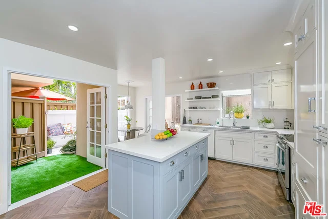 1010 Palm #110, West Hollywood, CA 90069