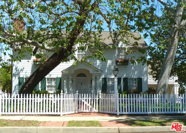 10327 Glenbarr, Los Angeles, CA 90064