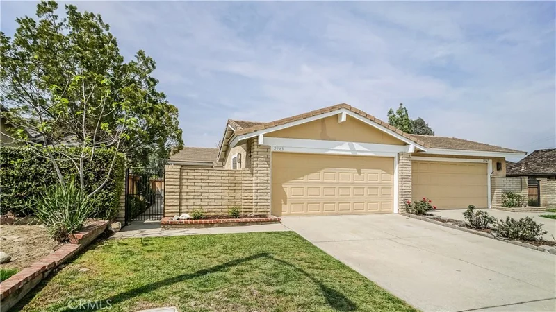 25563 Alicante, Valencia, CA 91355
