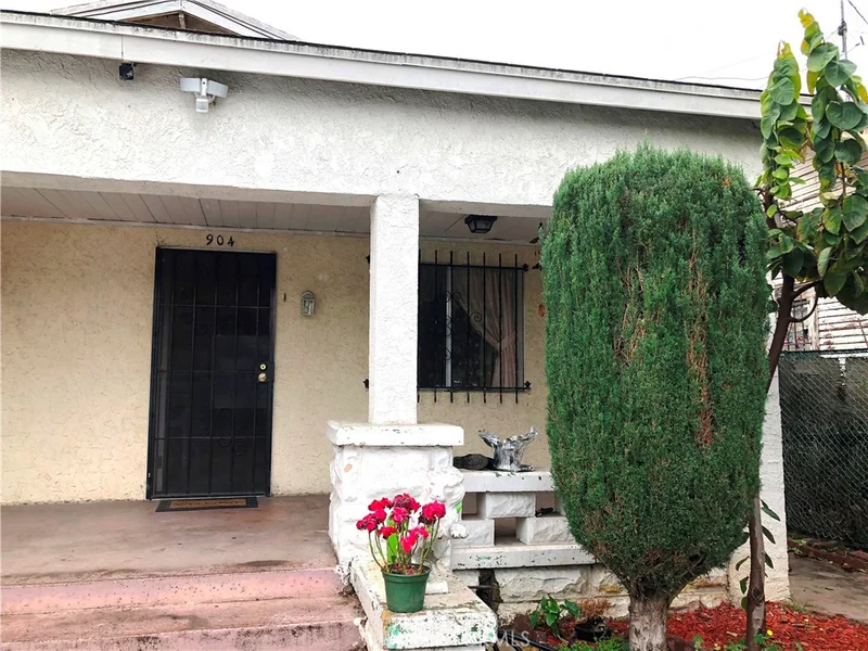 904 55th, Los Angeles, CA 90037