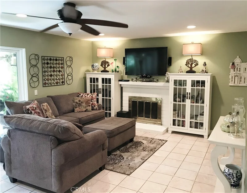 1044 Cabrillo Park #D, Santa Ana, CA 92701