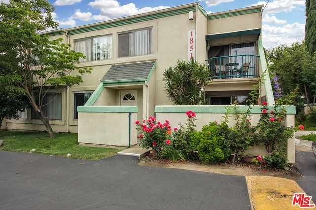18512 Mayall #A, Northridge, CA 91324