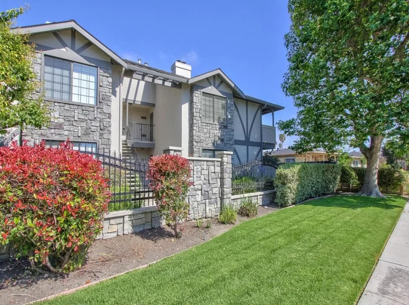 1050 Padre #8, Salinas, CA 93901