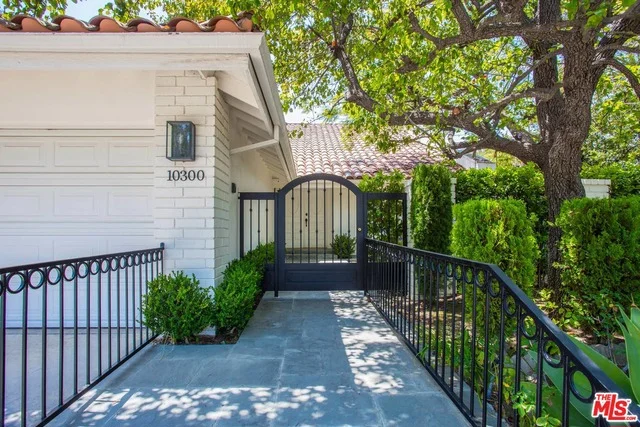 10300 Briarwood, Los Angeles, CA 90077