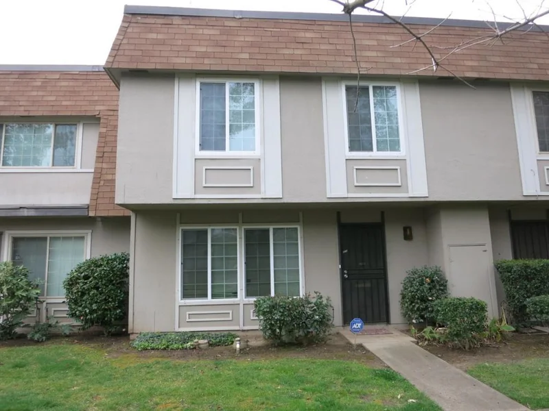 8876 La Riviera, Sacramento, CA 95826