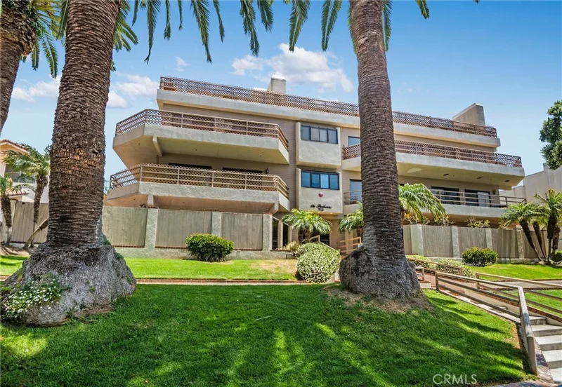 512 Esplanade #301, Redondo Beach, CA 90277