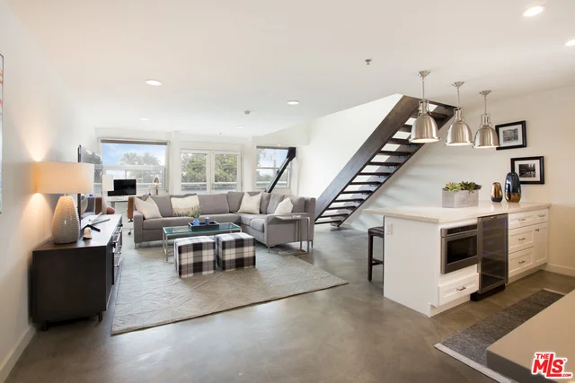 615 Hampton #B305, Venice, CA 90291