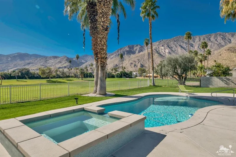 465 Santiago, Palm Springs, CA 92264
