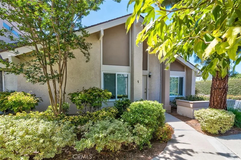 1 Sweet Clover #10, Irvine, CA 92604