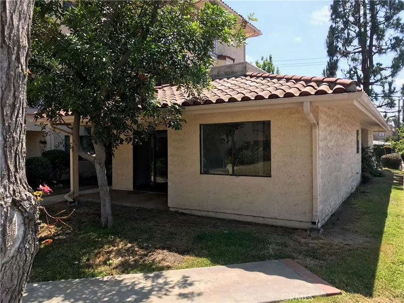18900 Delaware #102, Huntington Beach, CA 92648