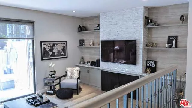 853 Larrabee #6, West Hollywood, CA 90069