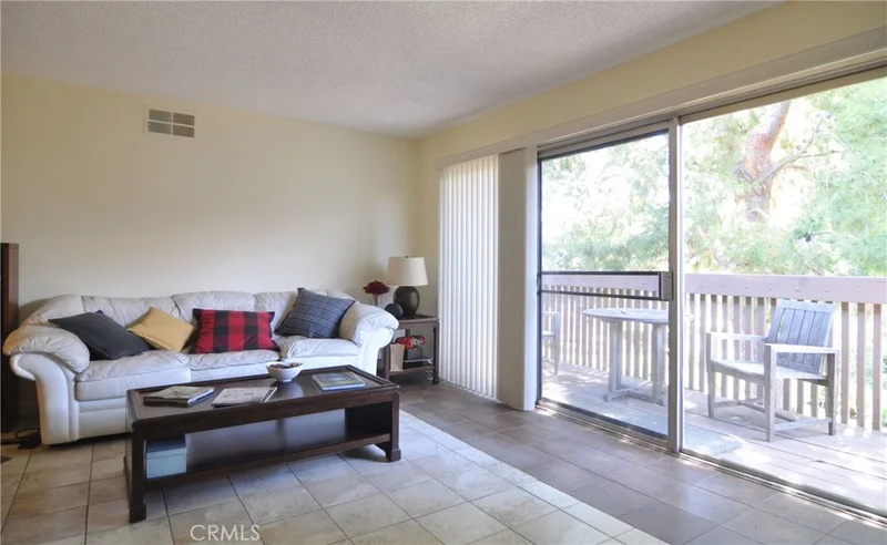 1006 Cabrillo Park #F, Santa Ana, CA 92701