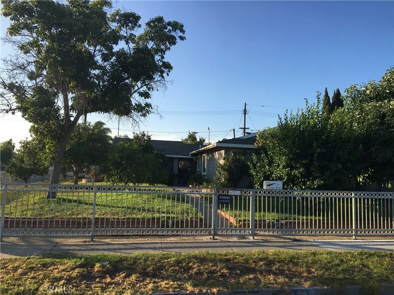 853 La Verne, Pomona, CA 91767