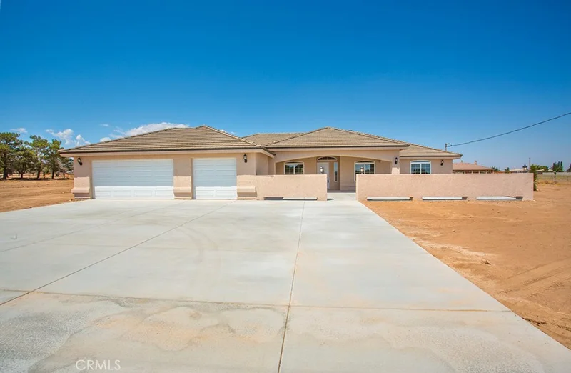 8664 Oakwood, Hesperia, CA 92345