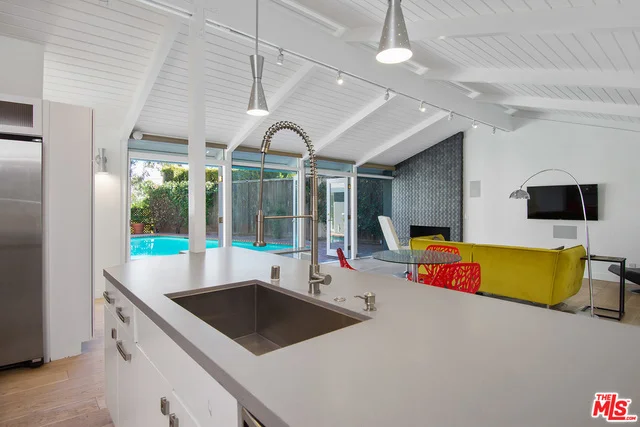 8888 Sunset Crest, Los Angeles, CA 90046