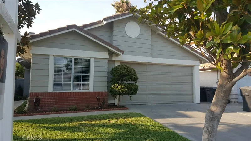 512 El Mirador, Perris, CA 92571