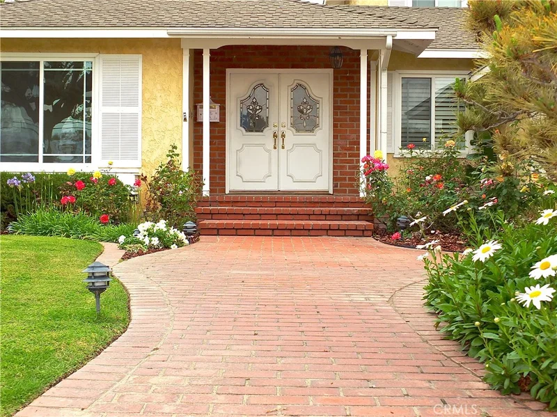 1852 Vuelta Grande Avenue, Long Beach, CA 90815