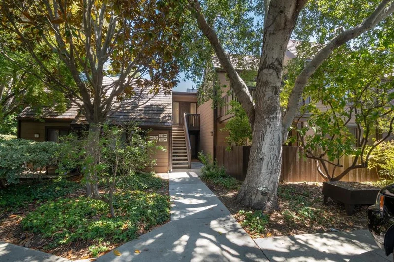 548 Thain, Palo Alto, CA 94306