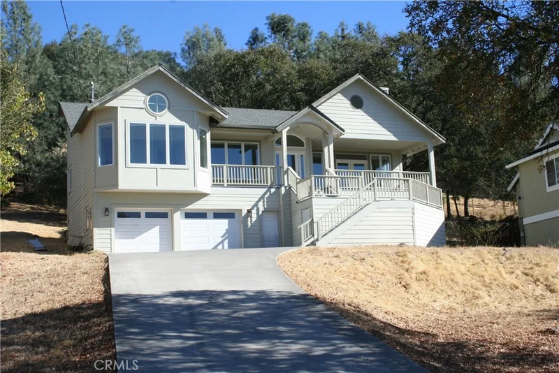 18700 Oak Grove, Hidden Valley Lake, CA 95467