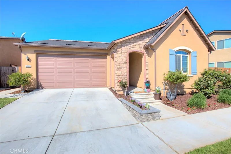 3002 Redington, Clovis, CA 93619