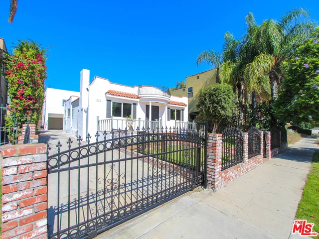 1029 Meadowbrook, Los Angeles, CA 90019