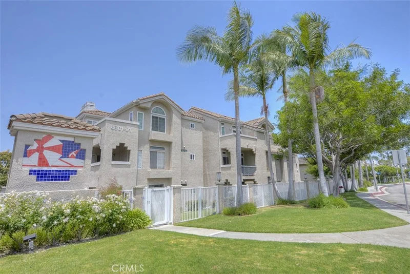 4571 Warner #303, Huntington Beach, CA 92649