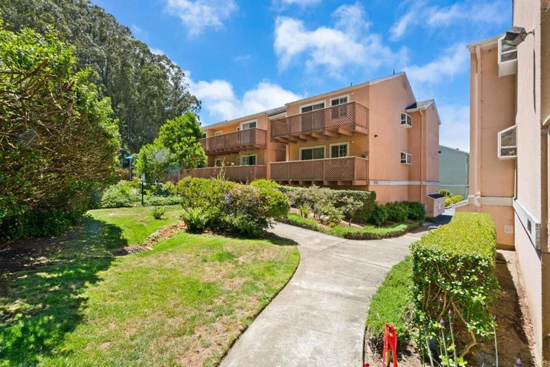 1012 San Gabriel #402, Daly City, CA 94014