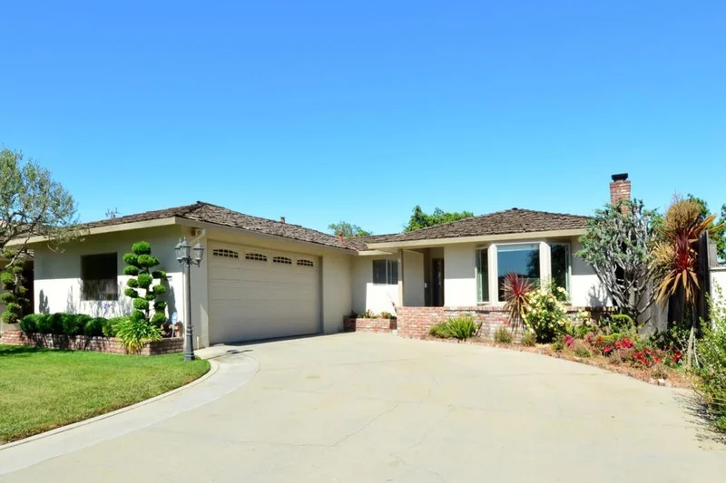 1152 Los Palos, Salinas, CA 93901