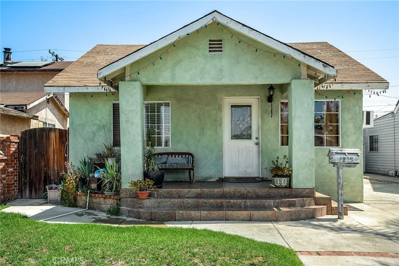 1225 Warren, San Fernando, CA 91340
