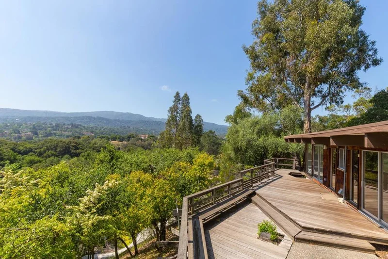 25251 La Rena, Los Altos Hills, CA 94022