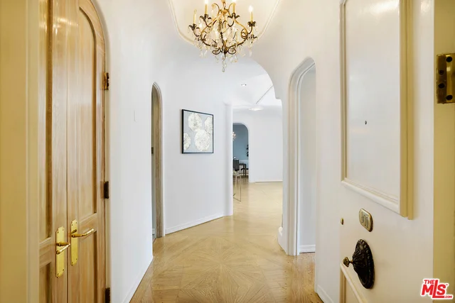 10124 Empyrean #301, Los Angeles, CA 90067