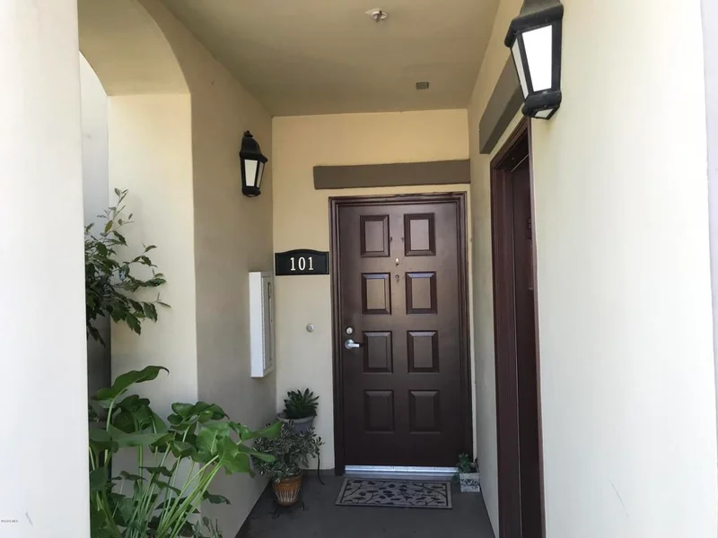 453 Country Club #101, Simi Valley, CA 93065