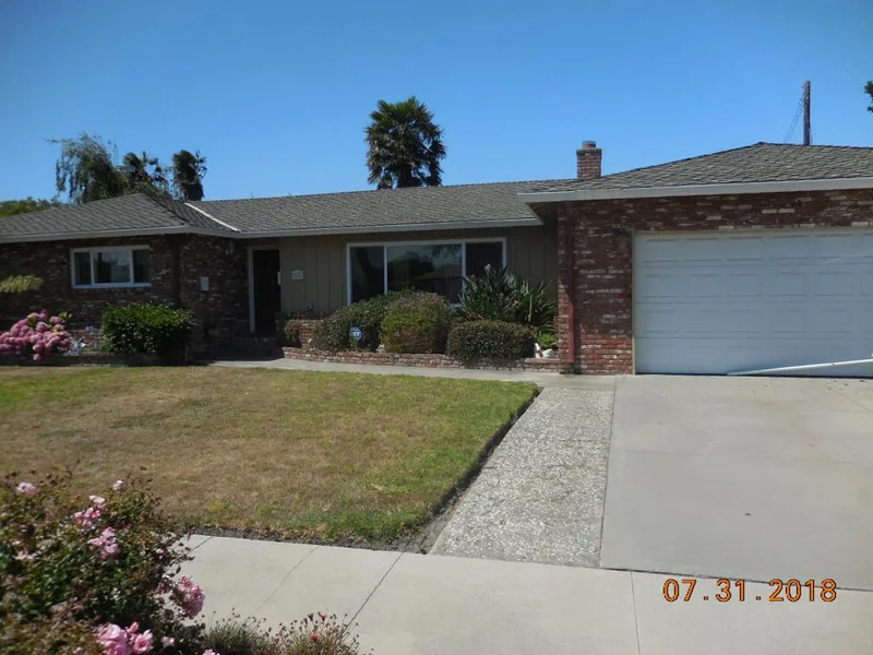 1 Pajaro, Salinas, CA 93901