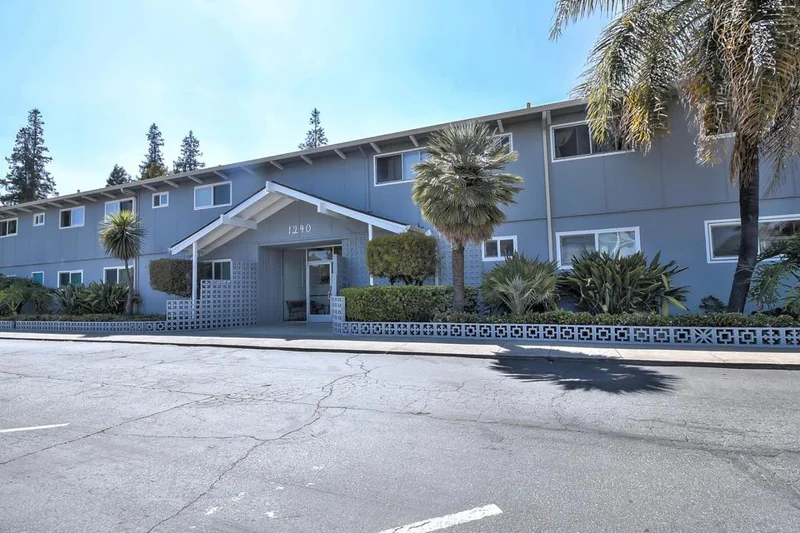 1240 Woodside #24, Redwood City, CA 94061