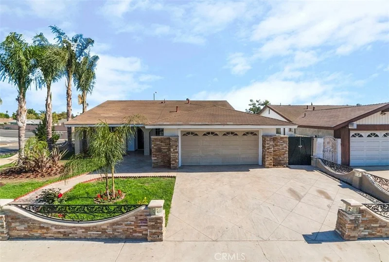 618 Hood, Santa Ana, CA 92707