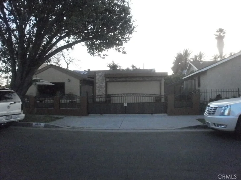 10321 Beach, Los Angeles, CA 90002