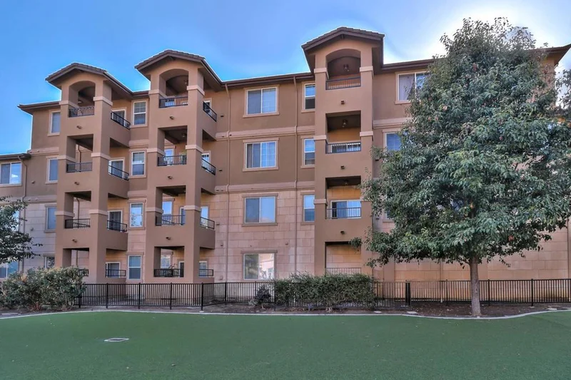 88 Jackson #327, San Jose, CA 95116