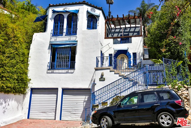 6251 Holly Mont, Los Angeles, CA 90068