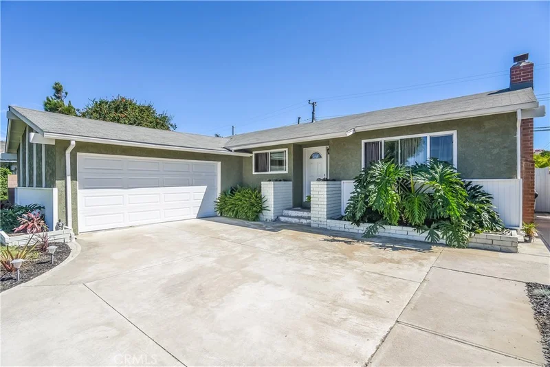 5112 Robinwood, Huntington Beach, CA 92649