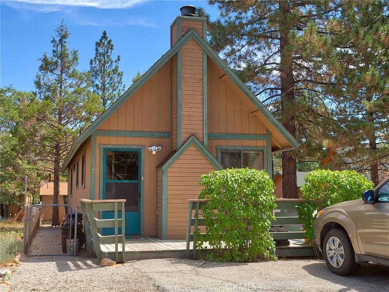 547 Riverside, Sugar Loaf, CA 92386